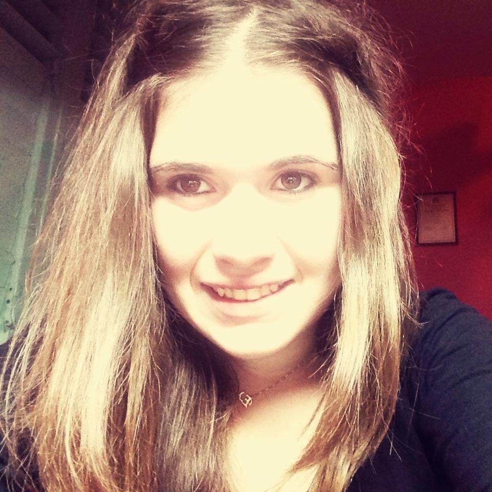 Hi, my name is Elena and I'm a 18 years old. I love taking pictures and making videos *.* Love u all..♥ http://t.co/OIC344Hc7l