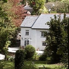 A traditional white walled self catering cottage in a beautiful conservation area close to the beach at Trevaunance Cove.
