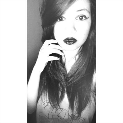A arte de ser louco, é nunca cometer o erro de ser igual aos outros – Charlie Brown ♥ 16 anos ; Instagram: @pqkayrlla_ segue lá