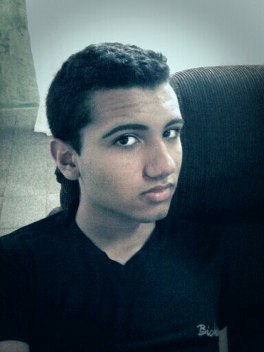 Eu era pequeno agora to grande, não estou fazendo as mesmas coisas ha 15 anos atrás, não estou tao simpático como olho na minha foto.