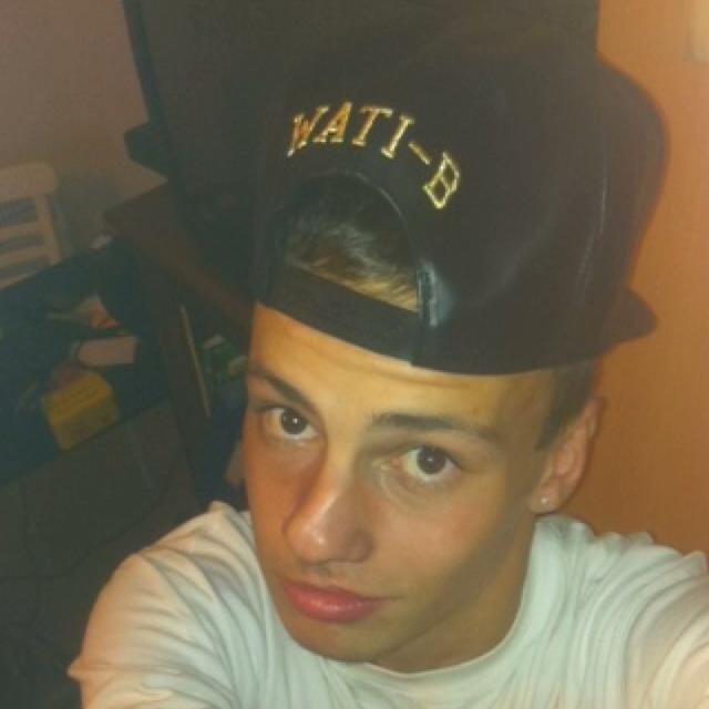 j'aime le foot je suis un suporter du psg peace ;)