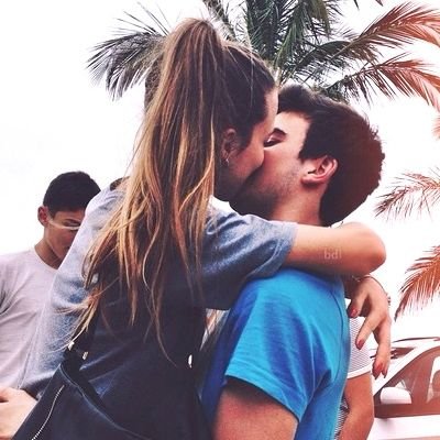 Love and Relationships in 1 4 0 Characters