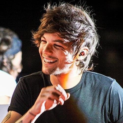 FOLLOW @leilaftstyles OR YOU WILL NEVER MEET OR BE NOTICED BY ONE DIRECTION IN YOUR ENTIRE LIFE. x LOTS OF SORRY
