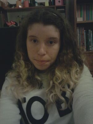 I'm Sylvia  i'm 15 years old and i like 5SOS and Ariana Grande