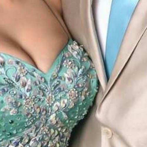41 Yo, 35 Ella. Heterosexuales, felizmente casados pero yo en lucha constante por convencerla de introducirnos en el mundo swinger. En eso estoy...