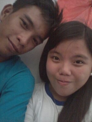 itsforever24's profile picture. pretty,white skin,simple,and always listening music