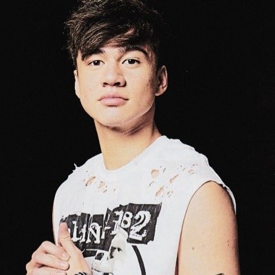 |||| calum hood would bang you. |||| btw if you don't mind, can ya follow my personal & i'll follow you back? @rancidmashton