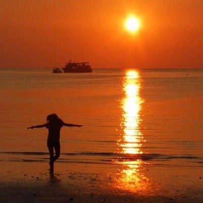 Lish359's profile picture. I've seen a train in a train wash... does life get better than this?