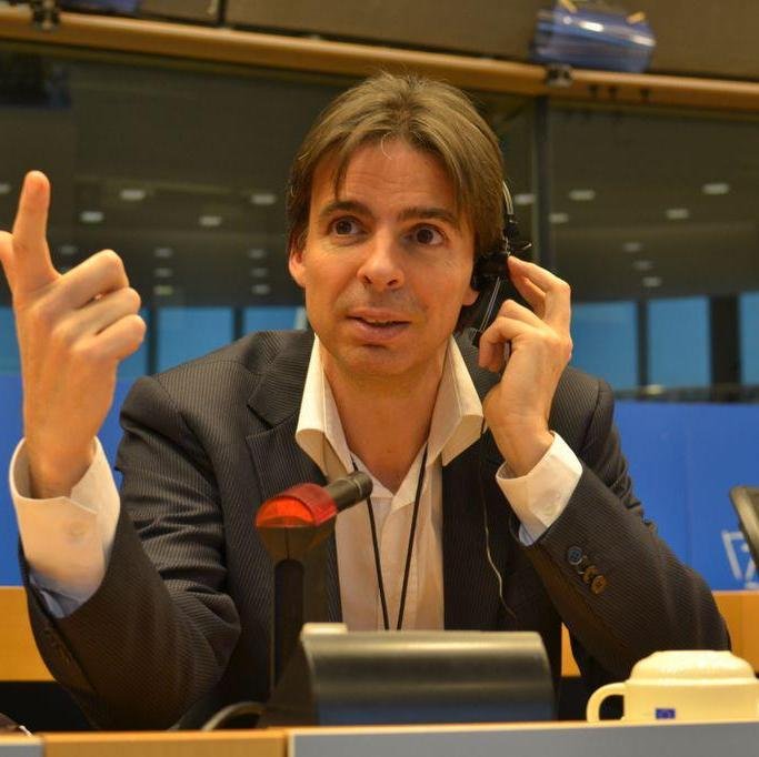 European Parliament ( i speak here in my own name)
Chroniqueur radio/ TV/Presse écrite 
Communication - Strategy - EU affairs 

Instagram/Snap: @mafou00