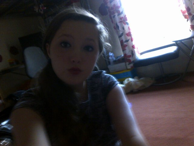 Sting like a bee fly like a bird and follow @JTGoesLive and @LucasFraserTV and @LiamSpencerX  they are amazing ! i love music im  from the UK im a singer !