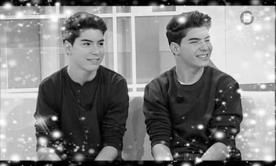 Gemeliers:no te des por vencido porque lo mejor esta por venir 
No desde la cuna pero si hasta la luna
De ♥ no de ocasión