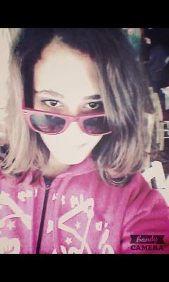 My name's Martha and I'm from Greece.I'm 14 years old and my favouite boyband is 1D.I also like Pink,Shakira,Rihanna and Maroon 5....