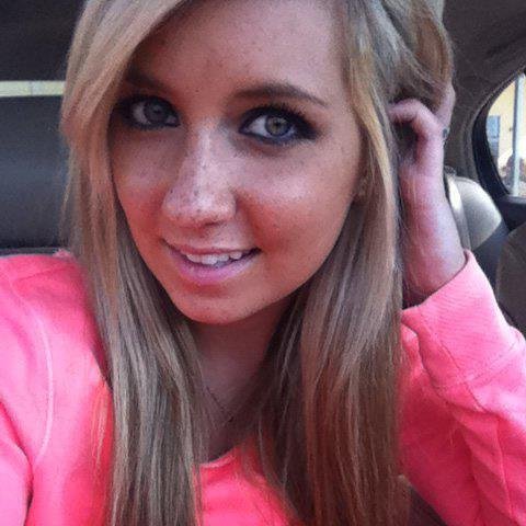 monyrese's profile picture. 