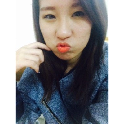 부산/ 스무살 / 공연 / 미술관 / 글쟁이 / 독서 / 예술경영 / 공연기획 / 전시기획 / 개념미디어바싹 / 해운대 달맞이길 갤러리를 좋아하고 / 아이스아메리카노를 좋아하는 / 혼자 돌아다니고 혼자 하는 일을 좋아하는 /