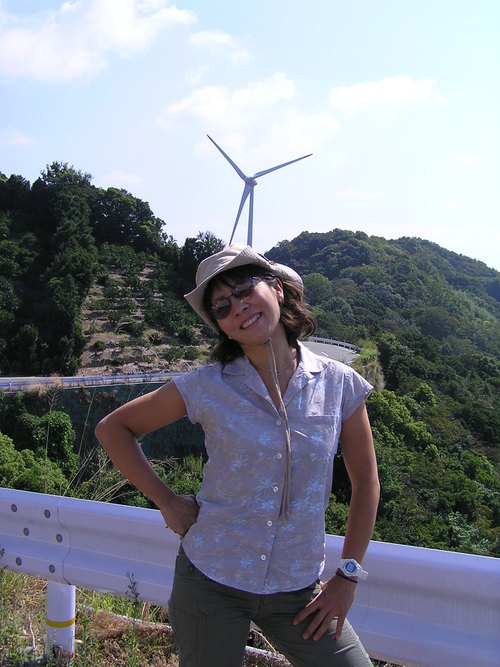 Love & Peace ... なんとかなる星のもとに生まれ、 とことんラッキーな人生を歩んでいる、 柄モノ好きで社会派の元おねえさんです。 LUCKもたまにはLACKしますが、 それが新たなるGOOD LUCKの引き金になることを信じています。