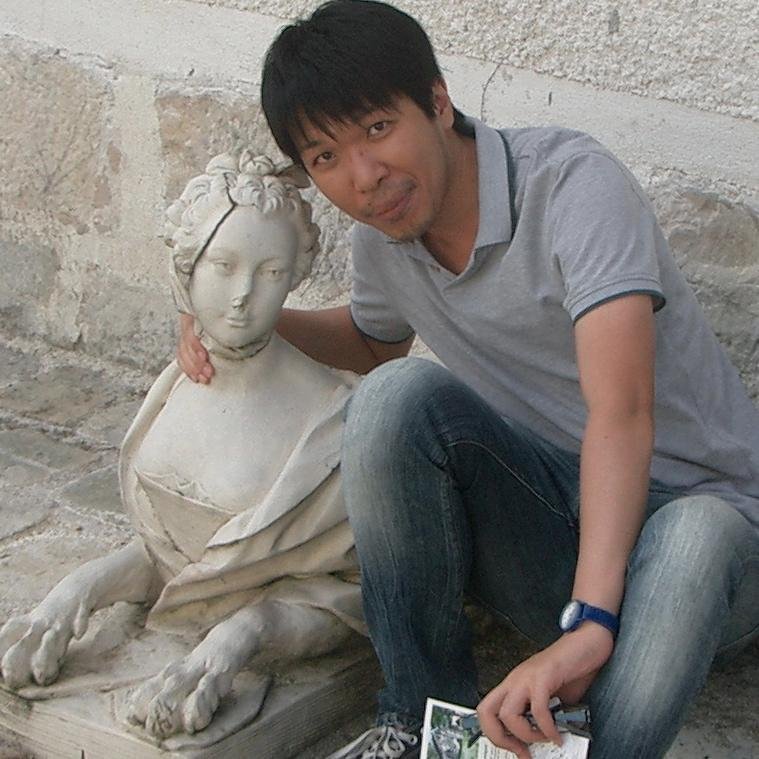フランス文学の研究者です。獨協大学フランス語学科准教授。翻訳に『サドと二十世紀』（Ｅ・マルティ、水声社）、『運河の家／人殺し』（Ｇ・シムノン、幻戯書房）、編訳に『特別な友情──フランスＢＬ小説セレクション』（ランボー、コクトー、ジッド他、新潮文庫）。小説も書いてます。「ミックスルーム」で第119回文學界新人賞佳作。