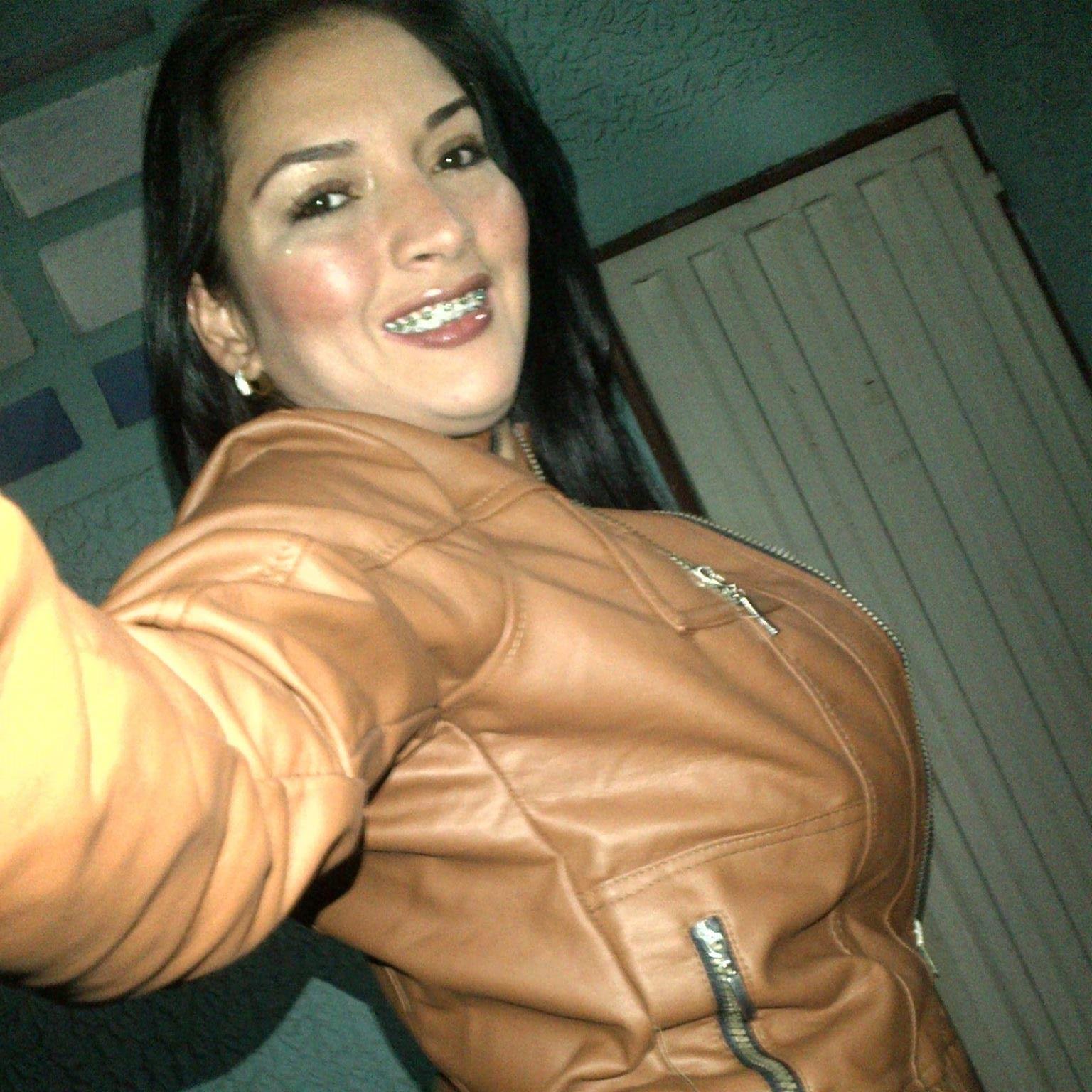 ₰... Considerada muy diferente por mi forma de ser, leal , sincera, y creativa..! casada con la felicidad,  enamorada de la vida y amante de la locura... ₰