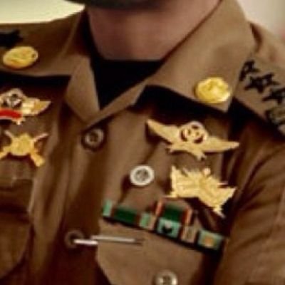 ثلاثيني ضابط