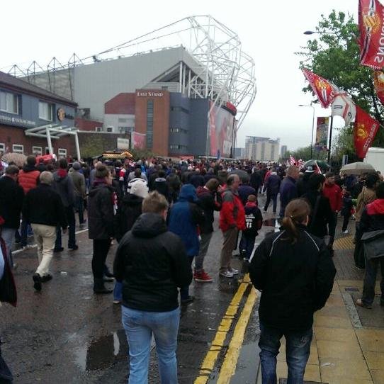 Everything about Manchester United News, gossip, pictures and videos, through the eyes of a Stretford ender!  UNITED UNITED UNITED