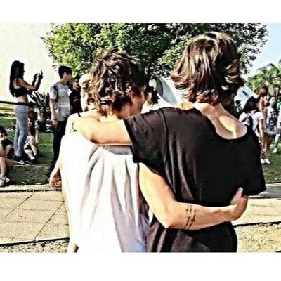 Please follow @ohnoharold and I will follow you back!! thank you!