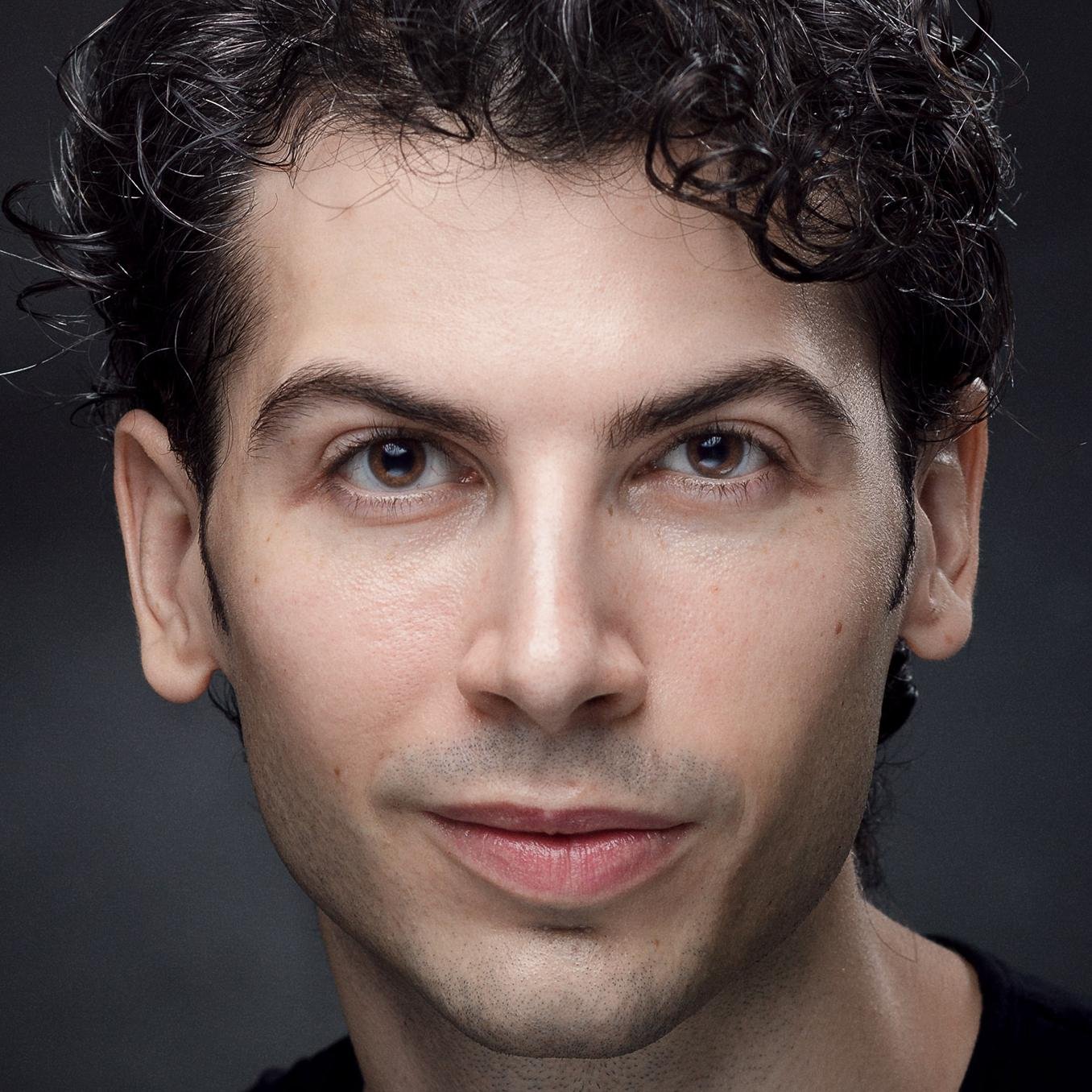 Theatre artist and photographer in Hong Kong and London. Co-artistic director of @rooftop_hk and @weareareal