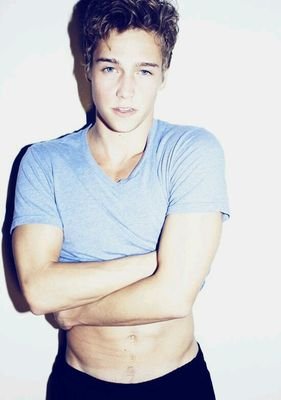 Voy a ser boxeador, lo se. Borracho agresivo. Blue Dormiens Nunquam Titillandus. Hijo de Cassie y Max.