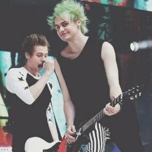 ay, @lunaxafi gave you this free follow so go follow her bc she's bomb af. will retweet spam ✌️