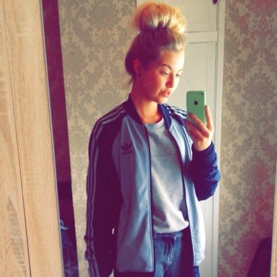 Beckahhjadee98's profile picture. becs_holden 
instagram