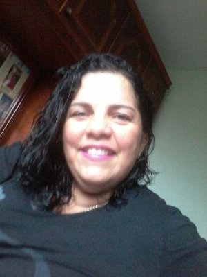 Dentista,casada,mãe e amiga.