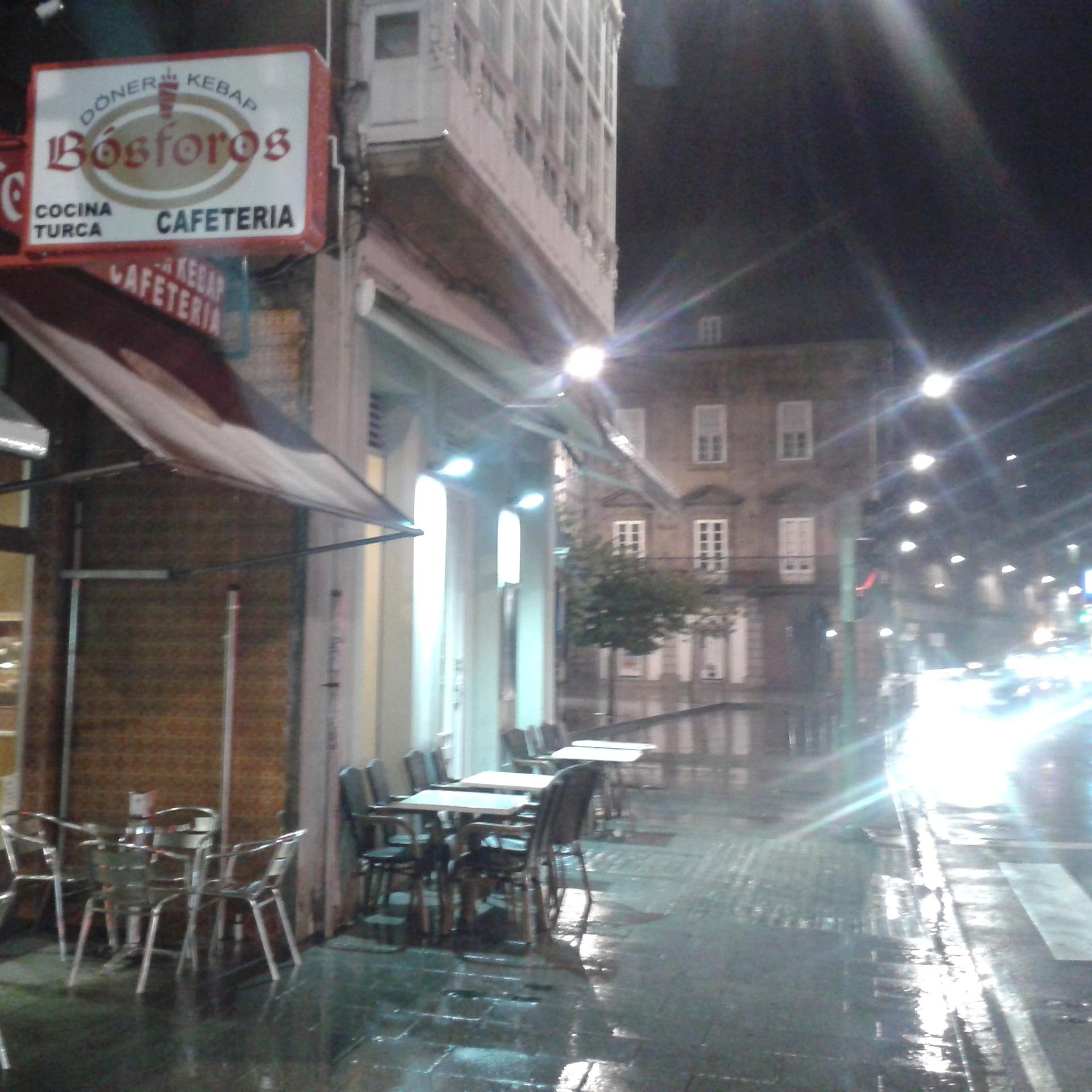 Cafeteria, Kebab, cocina turca frente al teatro Colon en Coruña ciudad. Av Marina 25 - 15003 / Telefono : +34632018190