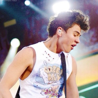 Hello this is a free follow so PLEASE GO FOLLOW @5sosassislife if you ask ill follow back and if you follow already then thank you and ily :):):)