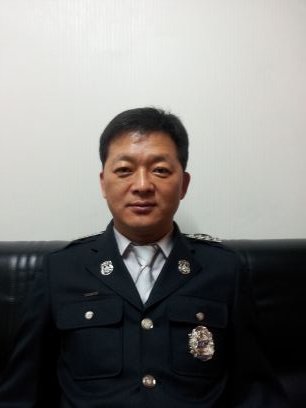 항상 감사하는 마음을갖고 미소지으려 노력합니다