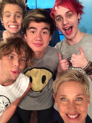 tweet/DM me a link to anything you want rt'ed☺ || free follow from @sammi_5SOSMikey