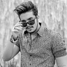 Sou Conpositora,Fã do Luan Santana, Adoro cantar e Tenho vários sonhos,Dois deles é,Ser cantora e um dia poder conhecer meu ídolo o  Luan Santana.