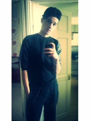 New Twitter
Head Staff at @GenesisCollecti, Be yourself and enjoy life, I own my own clothing brand, Singer/Songwriter/Beatboxer