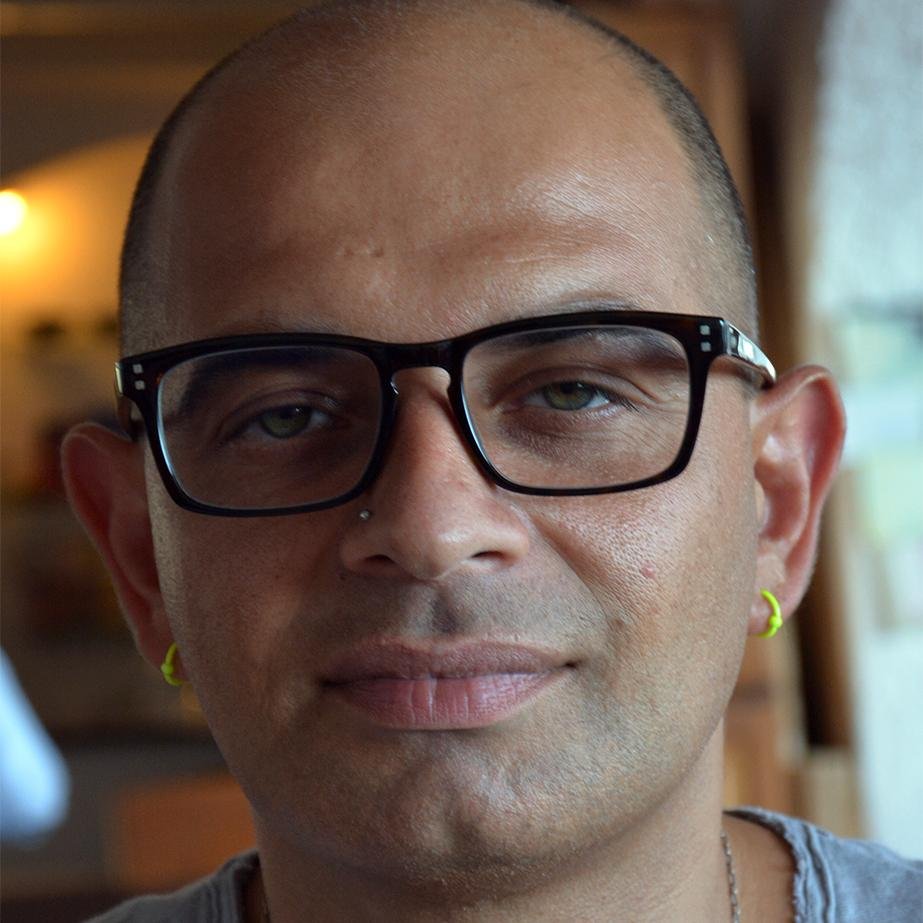 Mi chiamo Gianni e sono un artista e multimedia designer