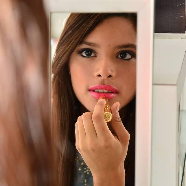 Estudiante de Admon.De Empresas- 4ta Finalista Miss Teen Nicaragua 2014 -Modelo y Bailarina de ❤ !!! La humildad engrandece al Ser Humano...