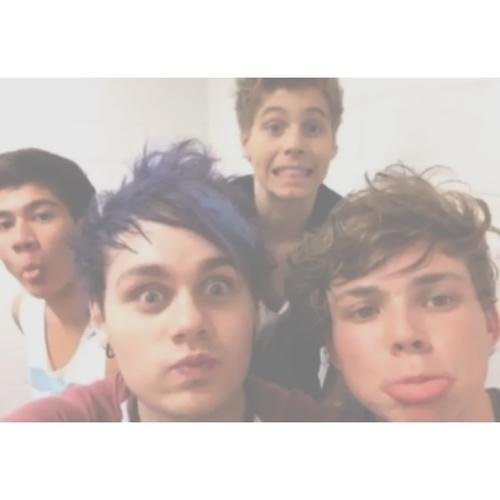 please could you follow @grunqecal and help her reach 2k by 2015, ily x