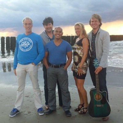 sfeervolle semi-akoestische #coverband, uit #Utrecht. voor o.a. #tuinfeesten, #foodfestival, bbq, #receptie, markt, terras, #evenement, #feest, #bedrijfsfeesten