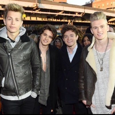 Weird band from England! ALBUM OUT NOW! ARENA TOUR http://t.co/2qesOu1QJE .We beg. @thevampscon @thevampsbrad @thevampstristan @thevampsjames {ILYSM}