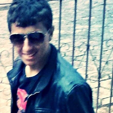 Lamentáveis são aqueles que se deixam influenciar por coisas fúteis e não buscam crescimento próprio.
Felipe franco