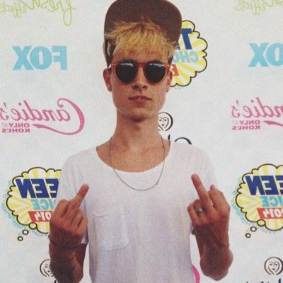 kian inspires me, i love him so much