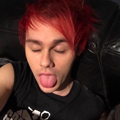 follow @calum182 bc i gave u a free follow !!