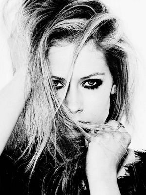 17. Daniela, Danie, Dani. Me encanta cantar y tocar la guitarra española y eléctrica, pero, cantar me da vergüenza. Me gusta Molina. Risueña y torpe.