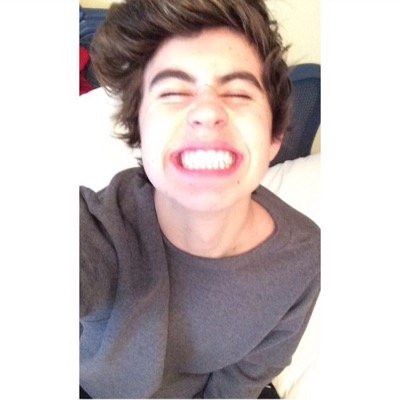 Follow @_isabelmendes and help her reach her goals please :)