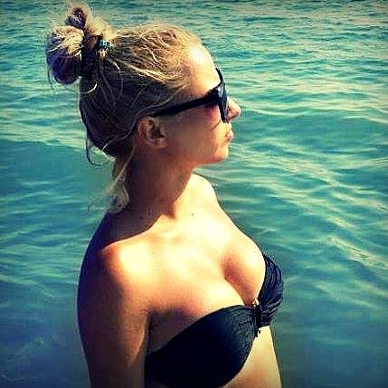 Veki33973930's profile picture. 