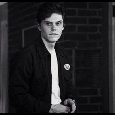 lol ur not evan peters