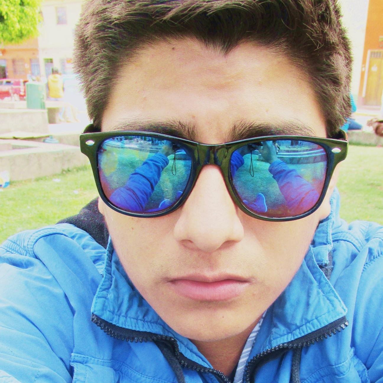 Peruano - Estudiante de ADM - Amante de las películas de terror y las redes sociales