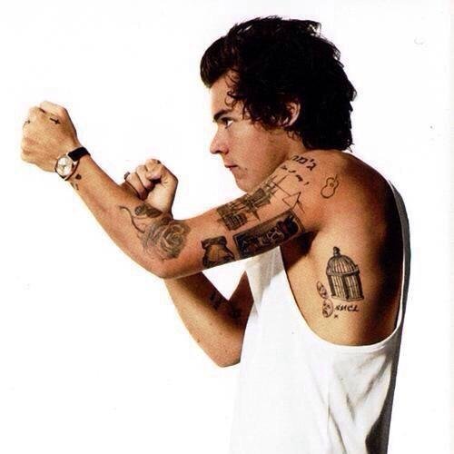 HarryLWH's profile picture. I am the Queen Bee you all should hate me.