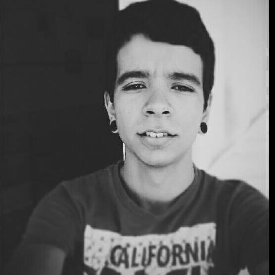 Enquanto uns buscam perfeição, eu só busco a felicidade!
